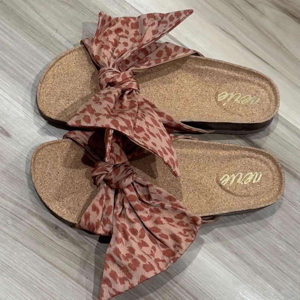 NEW Aerie Leopard Print Bow Sandals Women’s 8